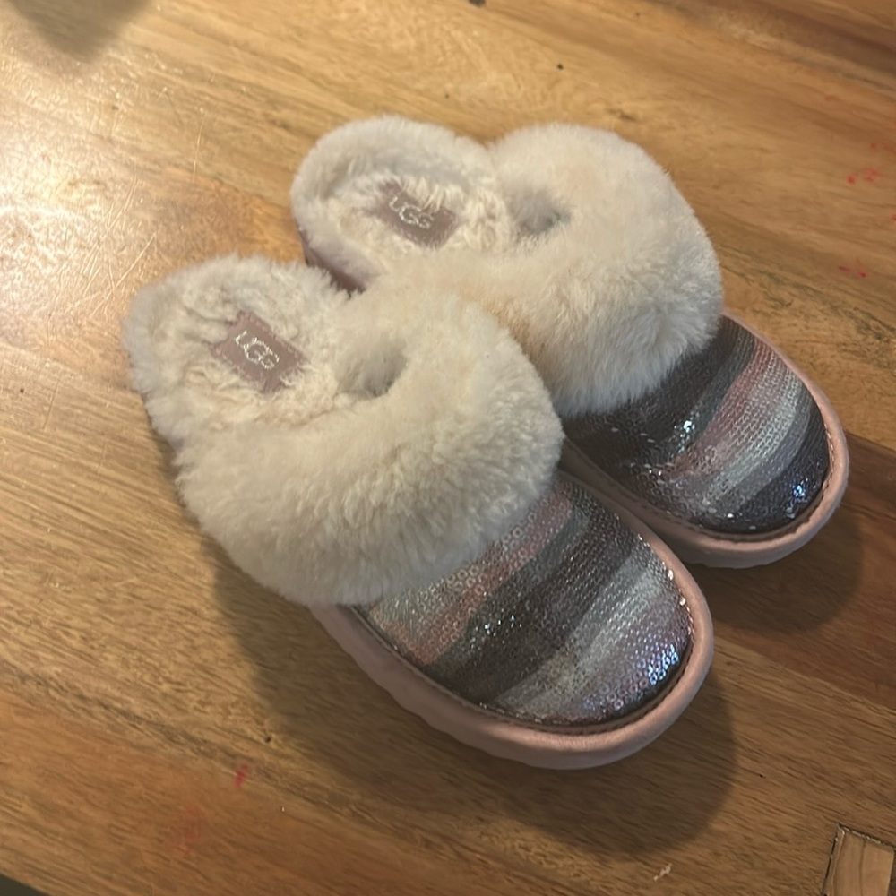 Ugg Slippers girls size US 1
